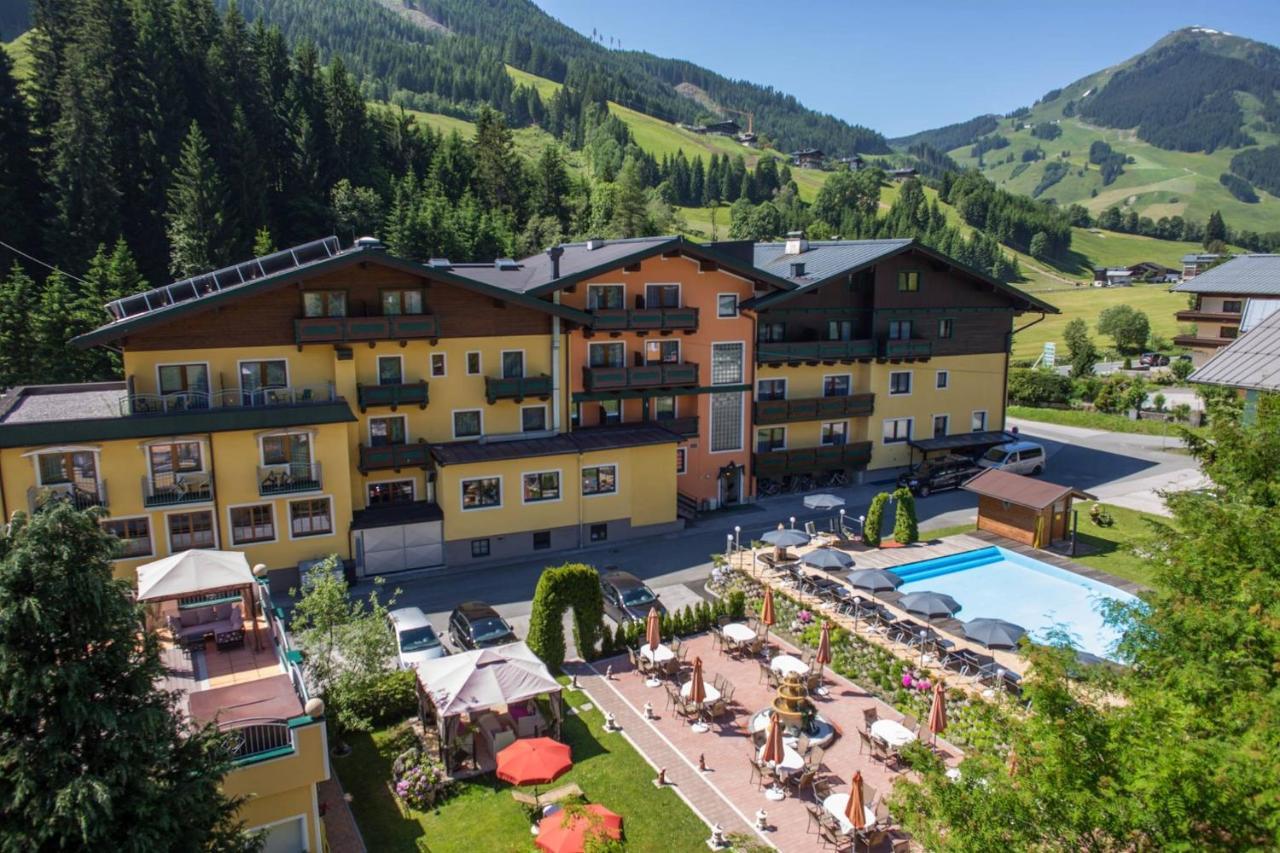 Hotel Austria Saalbach-Hinterglemm Bagian luar foto